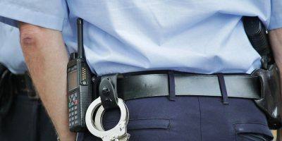 Police Cop Police Uniforms  - cocoparisienne / Pixabay