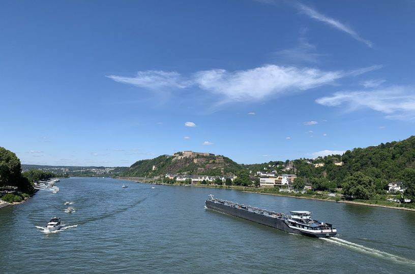 Der Rhein leuchtet wieder