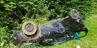 Bad Kreuznach: Autofahrer überschlägt sich auf B421