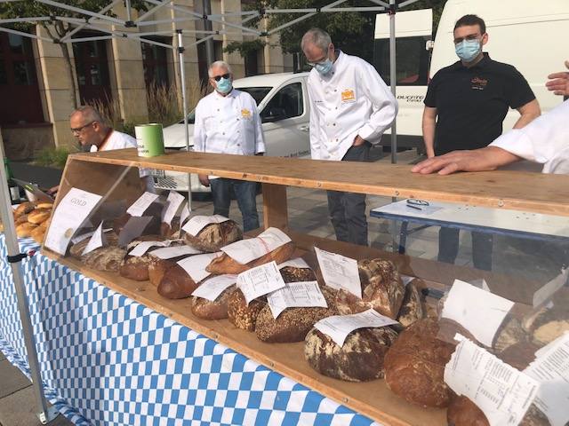 Brot-Testung auf dem Kornmarkt