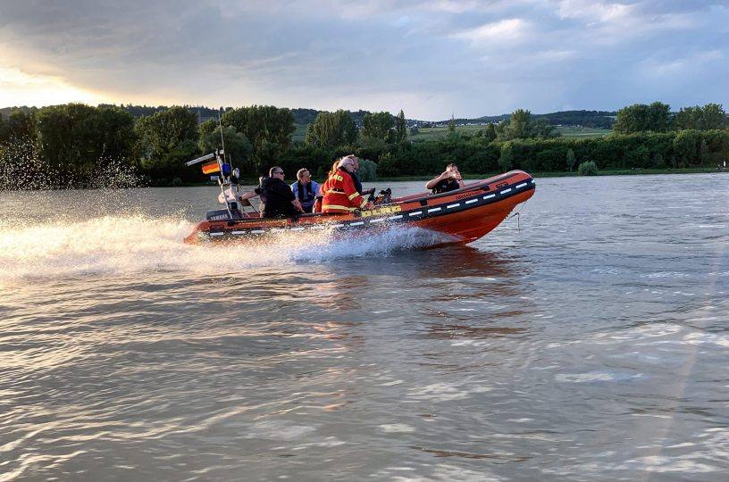 Absolvierter Bootsführerschein von Feuerwehrkameraden