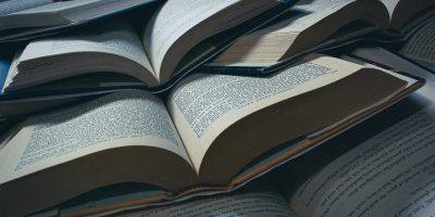 Books School Learning Reading  - MeganLeeB / Pixabay