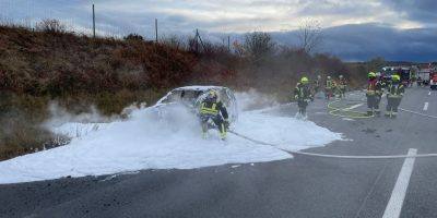 Bad Kreuznach: Neu gekauftes Auto brennt auf B41 aus