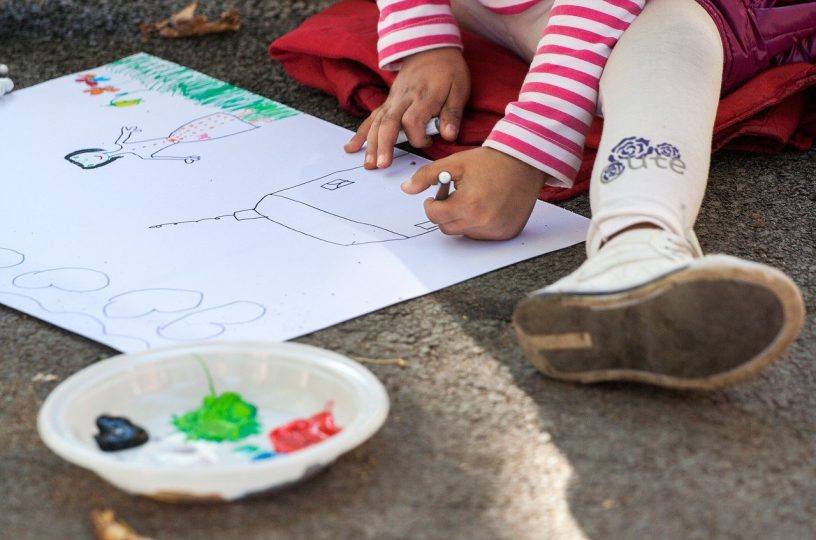 Idar-Obersteiner Kita malt für Kindergarten in Flutgebiet