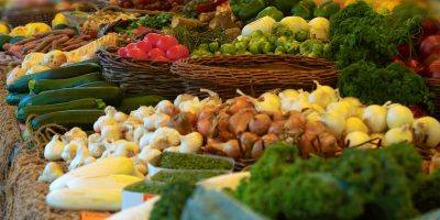 Vegetable Stand Vegetables Market  - Helmut_Kroiss / Pixabay