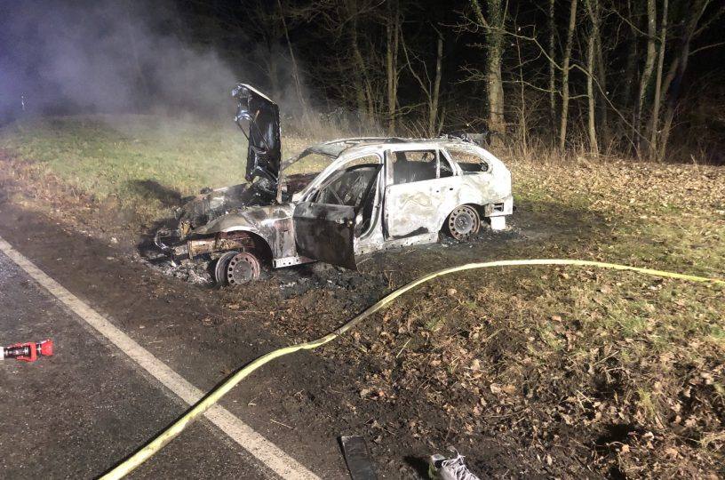 Auto bei Stromberg brennt aus