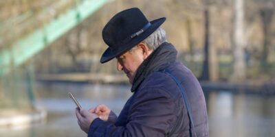 Man Elderly Hat Smartphone  - Surprising_Shots / Pixabay