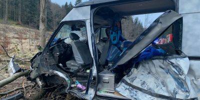 Birkenfeld: Unfall mit Transporter und Traktor