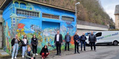 Birkenfeld: Jugendkunstschule verwandelt Trafostation in Kunstwerk