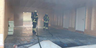 Bad Kreuznach: Feuerwehr löscht Garagenbrand