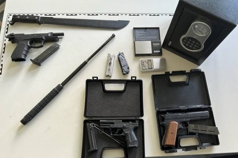 Waffen und Betäubungsmittel beschlagnahmt