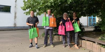 Birkenfeld: OIE spendet Stofftaschen für die Region
