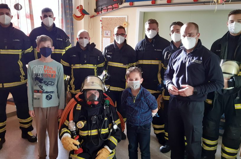 Feuerwehr besucht Diakonie-Kinderklinik