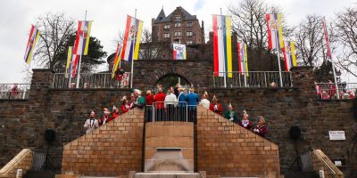 Mainz-Bingen: Flaggenhissung und Ehrung in Bingen