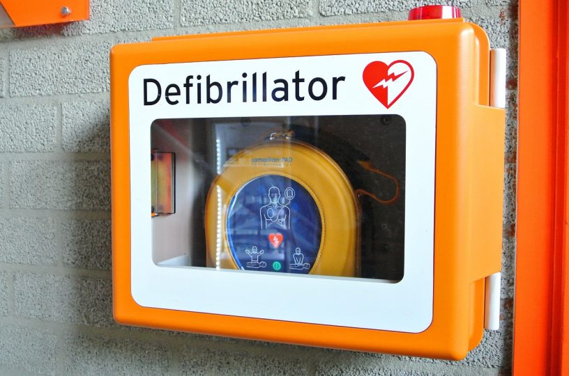 Sportheim Mittelreidenbach bekommt Defibrillator