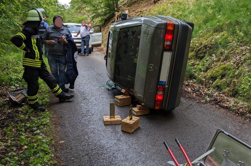 Frau aus Auto gerettet