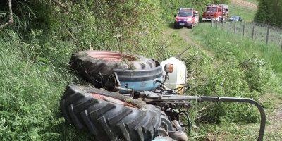 Bad Kreuznach: Traktor stürzt Böschung hinab