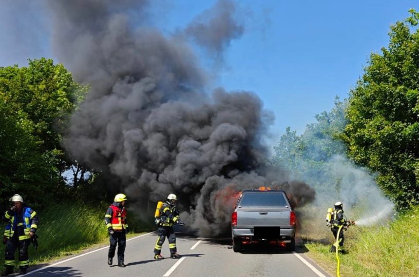 Pickup brennt in Rüdesheimer Gewerbegebiet