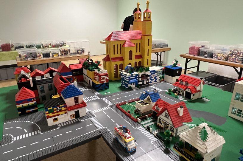 Lego-Stadt beim Ferienprogramm