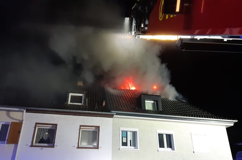 Dachstuhlbrand in Einfamilienhaus