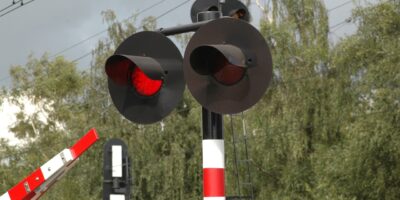 Bad Kreuznach: Frau steckt auf Bahnübergang fest