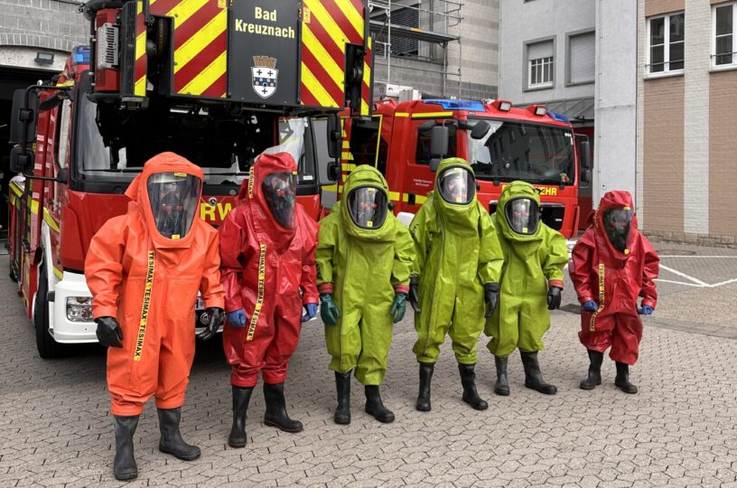 Neue Chemikalienschutzanzüge für Freiwillige Feuerwehr