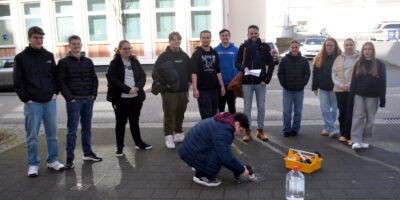 Mainz-Bingen: Schüler polieren Stolpersteine