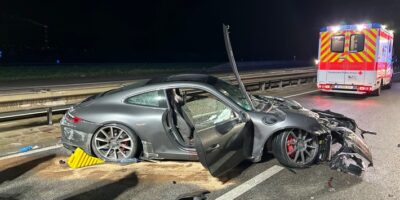 Bad Kreuznach: Porsche kracht in Betonmauer