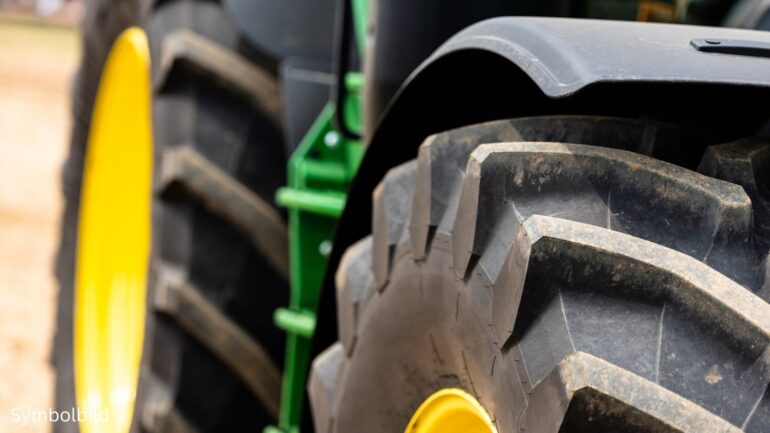 Traktor überschlägt