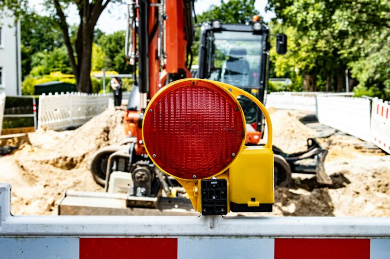 baustelle, a large orange machine