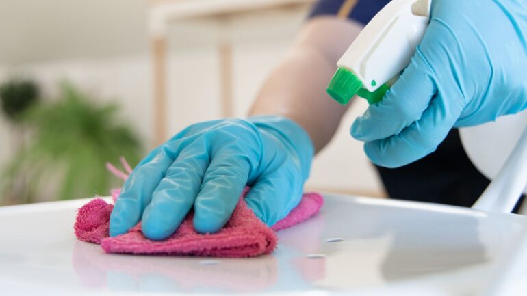 Reinigungskraft stiehlt beim Probearbeiten Werte von über 21.000 Euro