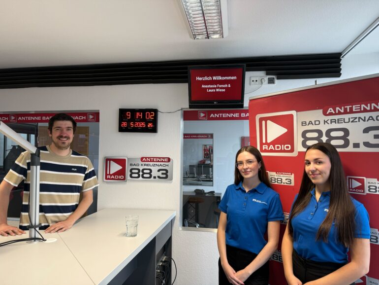 Auszubildende der Volksbank Rhein-Nahe-Hunsrück über ihre Ausbildung im Interview bei Antenne Bad Kreuznach