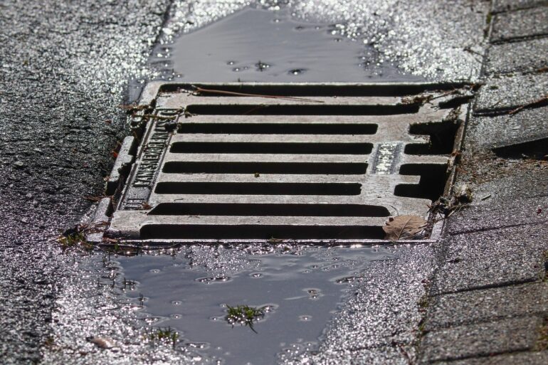 drain, gully, metal, lid, gullideckel, cast iron, paving stones, road, manhole cover, stones, structure, channel, texture, cover, nature, wet, water, rainwater, sequence, gutter, rain gutter, street gutter, reflect
