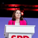 Sonja Bräuer auf der Bühne des SPD Rheinland-Pfalz Landesparteitags in Idar-Oberstein