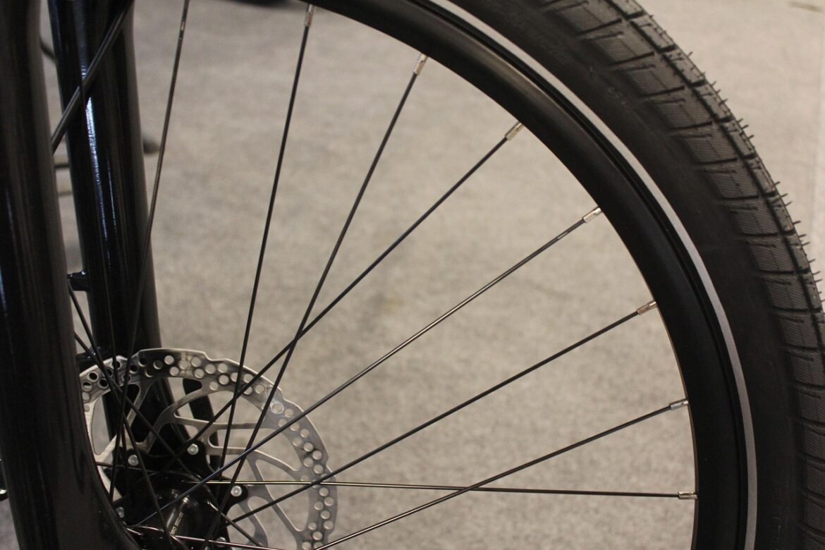 Unfall mit Fahrradfahrer in Bad Kreuznach, Polizei sucht beteiligten Autofahrer