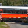 84-Jähriger fährt vor Zug auf Bahnübergang