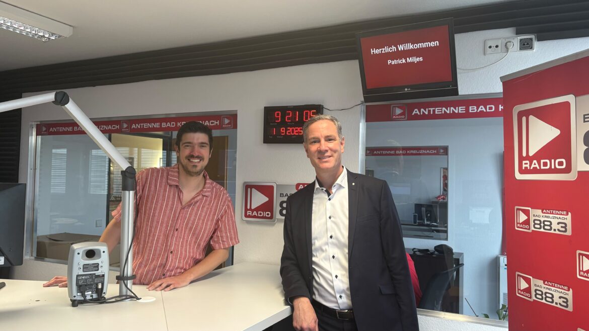 Patrick Miljes, Volksbank Rhein-Nahe-Hunsrück im Interview bei Antenne Bad Kreuznach über das Voba-Immo-Forum 2025