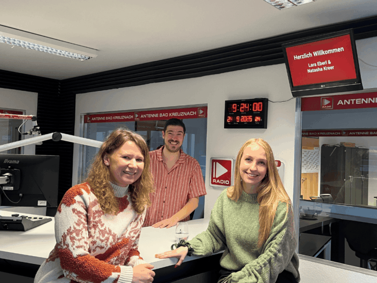 Kinderkrebshilfe Mainz im Interview bei Antenne Bad Kreuznach Nahe Dran zu Childhood Cancer Awereness Month