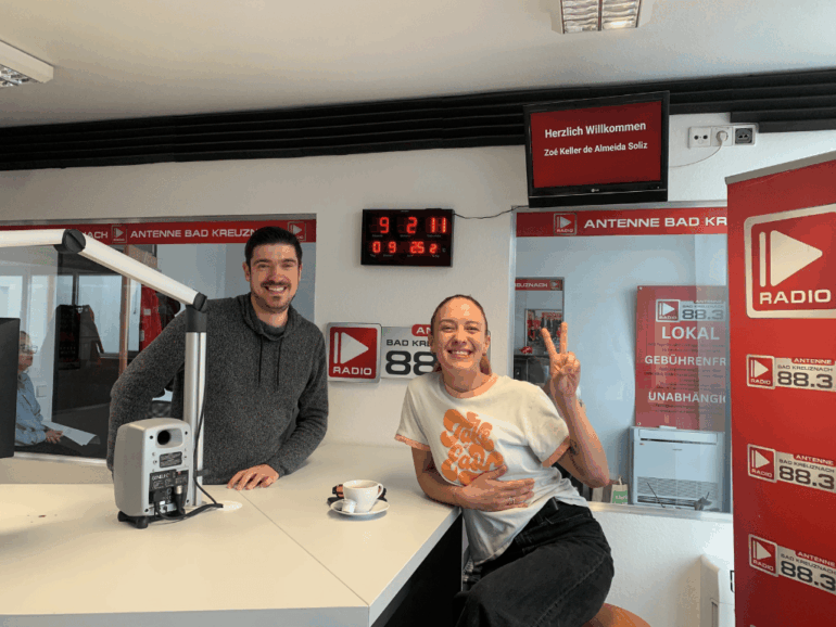Naheweinkönigin Zoé Keller de Almeida Soliz im Nahe Dran Talk Interview bei Antenne Bad Kreuznach