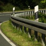 Arbeiten an Schutzplanken in Idar-Oberstein