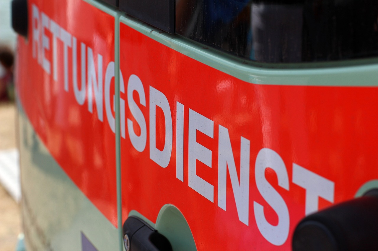 Symbolbild Unfall Rettungsdienst