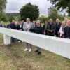 Popularis-Tresen: Kunstwerk im Park am Mäuseturm an Stadt Bingen übergeben