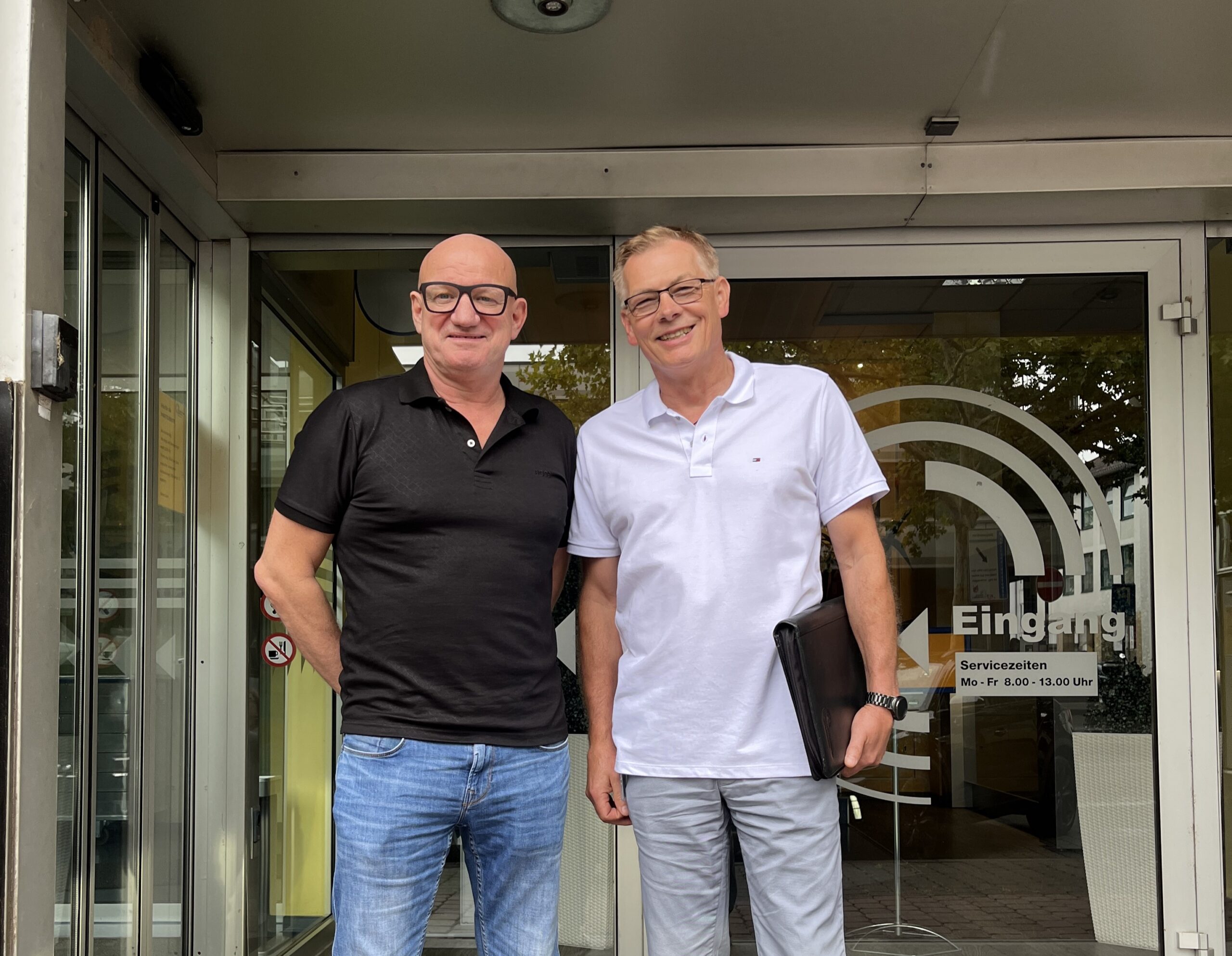 Jubilare der Kreuznacher Stadtwerke: Christof Pronobis (25 Jahre) und Mario Spreitzer
(40 Jahre) feierten im August ihr langjähriges Dienstjubiläum.
Foto: Kerstin Geiger