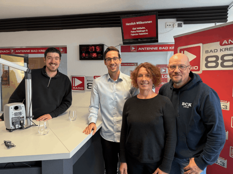 Boxclub Bad Kreuznach im Interview Podcast Nahe Dran bei Antenne Bad Kreuznach. Im Studio zu sehen: Olaf Ahlhelm, Fabrizio Valentino, Petra Rüblinger