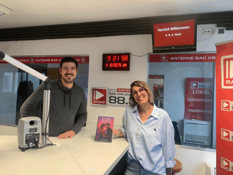Eva Hund aka E.B.A. Hund im Nahe Dran Podcast bei Antenne Bad Kreuznach über Trilogie Fusion Hearts