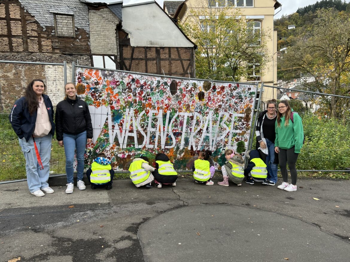 Idar-Oberstein: Kita-Kinder gestalten Banner für mehr Zusammenhalt