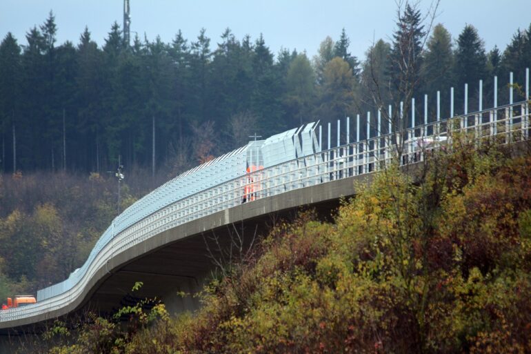 highway, highway bridge, bridge, traffic, road, driving a car, road system, guard rails, protection