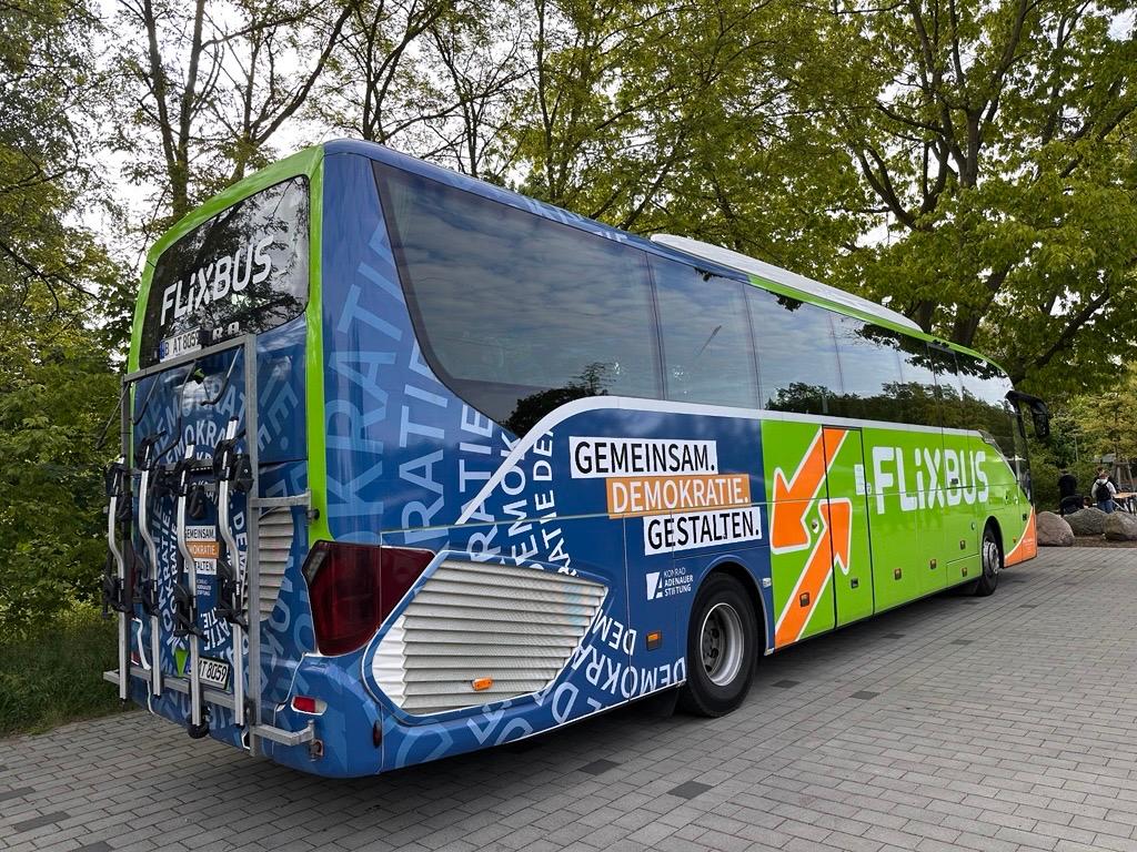 Bad Kreuznach: Demokratiebus macht Halt auf dem Kornmarkt