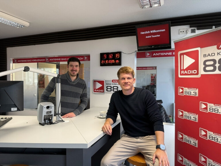 André Teuscher von PhysioMed & Ortho Train im Nahe Dran Talk auf Antenne Bad Kreuznach über Physiotherapie