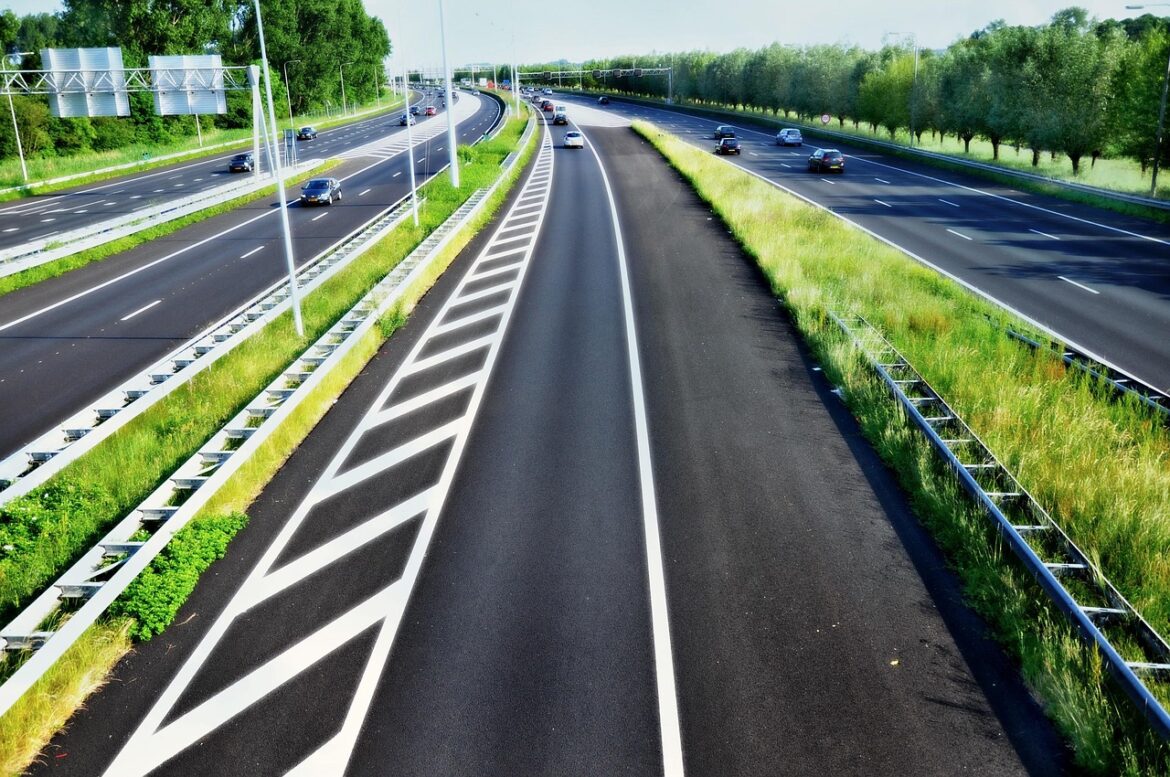 highway, motorway, autobahn, road, asphalt, lane, drive, driving, fast, speed, perspective, car, traffic, markings, green, white, amsterdam, holland, netherlands, autobahn, autobahn, autobahn, autobahn, autobahn